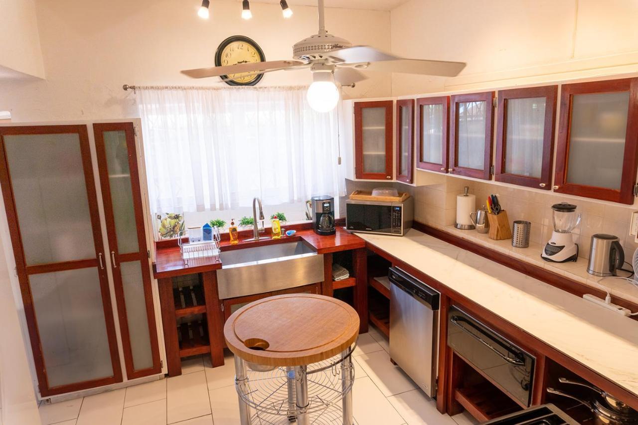 Banyan Beach House Villa ブリッジタウン エクステリア 写真