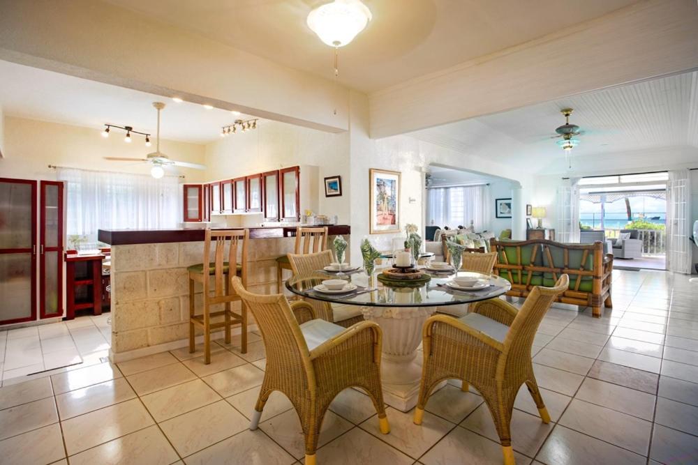 Banyan Beach House Villa ブリッジタウン エクステリア 写真